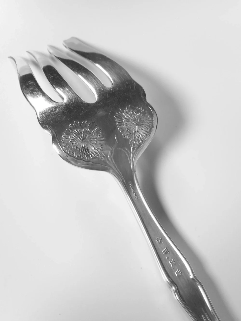 VTG 1908 Wm Rogers W R Keystone CARNATION Silverplate Floral Serving Fork 8.25